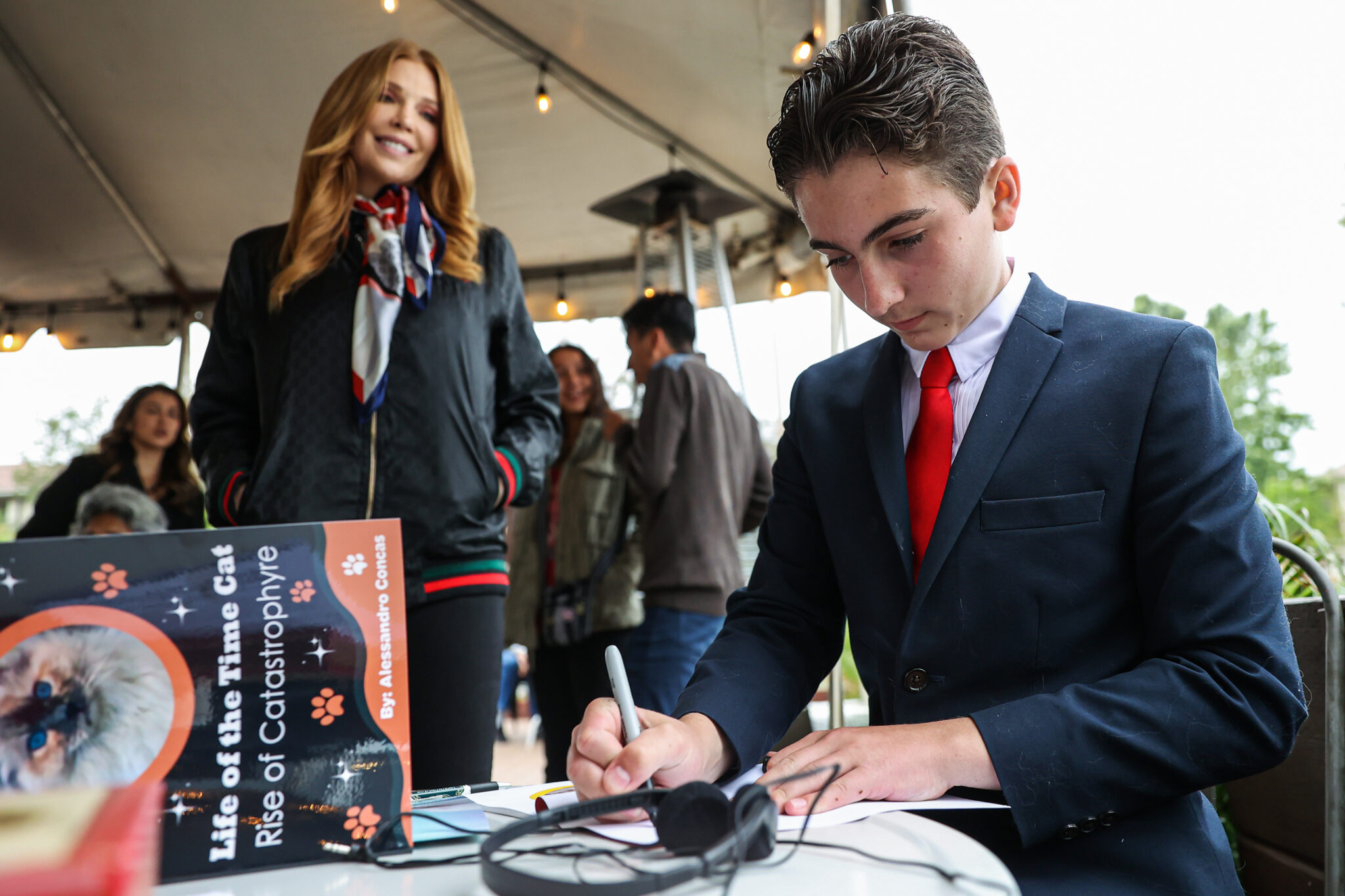 052823_BOOKSIGNING_CT_WEB_03-2048x1365